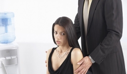 Chị em cần thẳng tay với 'yêu râu xanh' nơi công sở