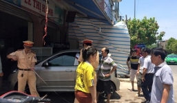 Xế hộp lao vào quán cơm tông 3 người đi cấp cứu