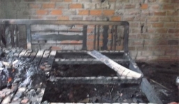 Mẹ và con gái 4 tuổi chết thảm trong nghi án phóng hoả đốt nhà