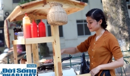 Cận cảnh nhan sắc cô gái Hà Nội bán bánh giò xinh đẹp như hotgirl