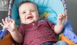 Kỳ lạ cậu bé có 12 ngón tay, 12 ngón chân