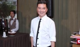 Đàm Vĩnh Hưng lịch lãm đi sự kiện