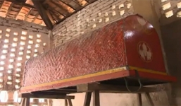 Clip: Cả làng dùng chung một cỗ quan tài tại Vũng Tàu