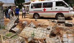 Sập tường rào, 2 chú cháu tử vong tại chỗ