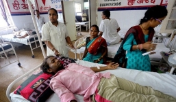 Vợ lặng người bên thi thể chồng đột quỵ vì nắng nóng