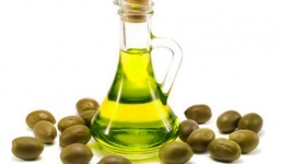 7 cách dưỡng da mặt bằng dầu oliu đơn giản hiệu quả