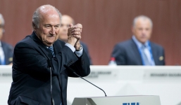 Sepp Blatter tiếp tục giữ chức chủ tịch FIFA ở tuổi 79