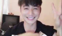 'Hot boy' Hà Nội cover 'Một nhà' với cún con gây sốt