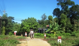 Bất cẩn qua đường sắt, cụ ông 70 tuổi bị tàu tông tử vong