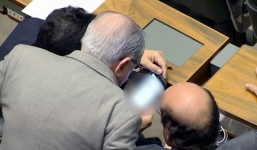 Thành viên Quốc hội Brazil bị bắt gặp xem phim khiêu dâm trong giờ họp