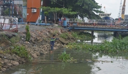 Rùng mình phát hiện thi thể nữ sinh đang phân hủy trên sông Đồng Nai