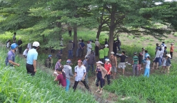 Phát hiện thi thể người đàn ông tay bị trói treo trên cây