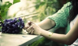 Bi kịch vợ ghen tuông mù quáng với người tình đã mất của chồng