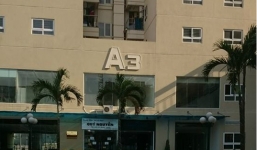 Bị trần thang máy rơi trúng đầu, một phụ nữ nhập viện