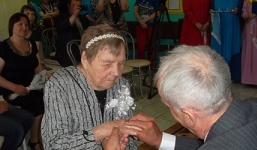 “Đám cưới thế kỷ' - Chú rể 66 lấy cô dâu 93 tuổi