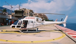 Đại gia đi toàn siêu xe, mua đất 2 tỷ/m2