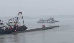 Video: Hiện trường vụ chìm tàu chở 458 người ở Trung Quốc
