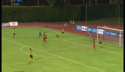 U23 Việt Nam - U23 Malaysia: Công Phượng bị đốn ngã trong vòng cấm