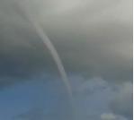 Xôn xao vòi rồng hút nước hiếm thấy ở Việt Nam