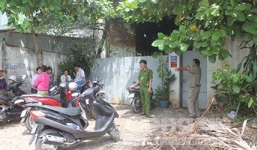 Hoảng hồn phát hiện xác chết treo lơ lửng trên cây bàng