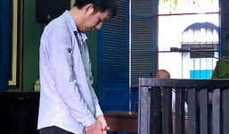 “Khoe” đi khách sạn với bồ cũ, vợ bị chồng sát hại