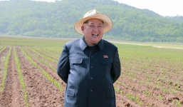 Kim Jong-un đội mũ thời trang đi thăm lúa