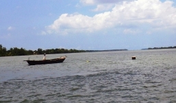 Nhậu say rồi rủ nhau tắm sông, 2 thanh niên mất tích 3 ngày