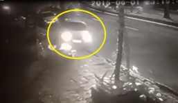 Hà Nội: Ô tô lao lên vỉa hè, người đàn ông thoát chết trong gang tấc 