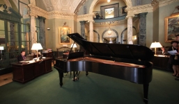 Gã làm nghề cò con thành đại gia 'cho không' 9 nghìn tỉ