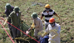 Thi thể nam thanh niên bị đâm thủng bụng nổi trên sông