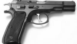 Người đàn ông chết trong nhà, bên cạnh khẩu súng ngắn