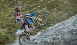 Mãn nhãn với pha leo dốc dựng đứng mạo hiểm tại Thung Khe