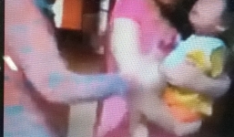 Xôn xao clip mẹ chồng ngoại xô đẩy, mạt sát con dâu Việt