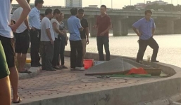 Hoảng hồn phát hiện xác nam thanh niên nổi trên hồ Linh Đàm