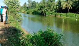 Ô tô 7 chỗ lao xuống sông, giám đốc bảo hiểm chết ngạt trong xe