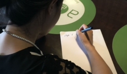 Bí mật những mảnh đời trong thế giới đèn mờ