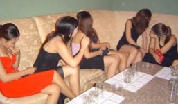 Những lời nói thật bẽ bàng của các 'má mì' đường dây bán dâm