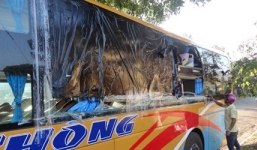 Danh tính các đối tượng ném đá hàng loạt xe khách tại Kon Tum