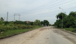 Một công an huyện bị côn đồ chém gục tại quán nước