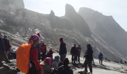 Video: Động đất trên núi cao nhất Malaysia, hơn trăm người mắc kẹt