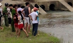 Kinh hoàng phát hiện một phần thi thể người dưới suối