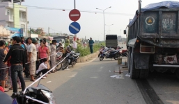 Con gái khóc ngất bên thi thể người cha bị xe tải cán