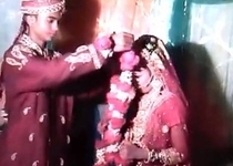 Video: Chú rể nổi giận ném hoa cưới vì cô dâu quá vụng