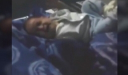 Video giận chồng, mẹ trẻ quăng quật con gây phẫn nộ