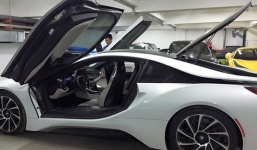 Nữ đại gia 8X tậu BMW i8 trắng chục tỉ gây xôn xao