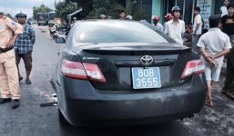 Tài xế xe biển xanh bỏ trốn khỏi hiện trường sau khi gây tai nạn