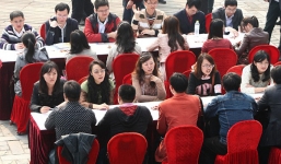 Đại gia 'chơi sốc' chi 22 tỉ tìm vợ trẻ, đẹp