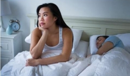 Khốn khổ vì chồng “cuồng yêu” và bà mẹ chồng “kỳ quái”