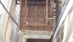 Nam thanh niên bị thang máy chèn tử vong