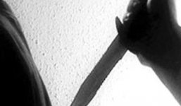 Đang bàn chuyện đám cưới, anh rút dao đâm em